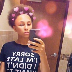 Meet your Posher, Lizzy